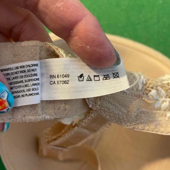 Wacoal 38D bra, champagne beige with lace trim and straps - Picture 6 of 6